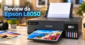 Impressora epson l8050 em cima de uma bancada imprimindo foto